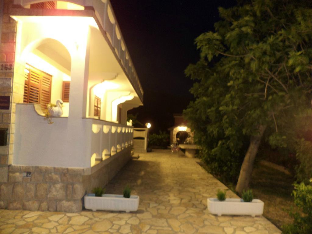 Apartments Vesna Kampor ภายนอก รูปภาพ