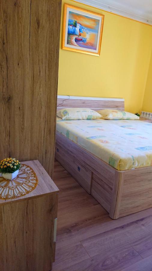 Apartments Vesna Kampor ภายนอก รูปภาพ